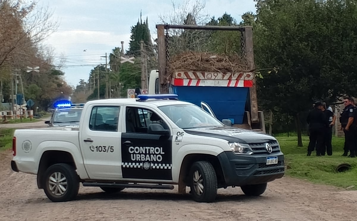 Detención en Funes: operaba con volquetes sin habilitación y resistió la intervención de la policía